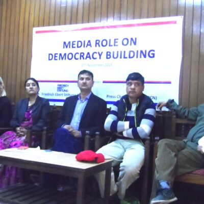 लोकतन्त्र संस्थागतमा सञ्चारको भूमिका अहम