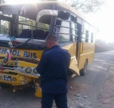 एसएलसी दिने विद्यार्थी बोकेको स्कूल भ्यान दुर्घटनामा