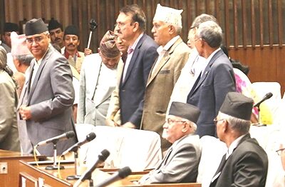 कांग्रेसको अवरोधले प्रधानमन्त्रीले बोल्न पाएनन्, बैठक पुनः अवरुद्ध