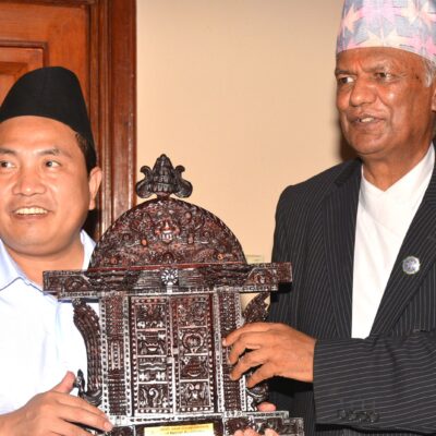 चिनियाँ लेखक टोली नेपाल भ्रमणमा