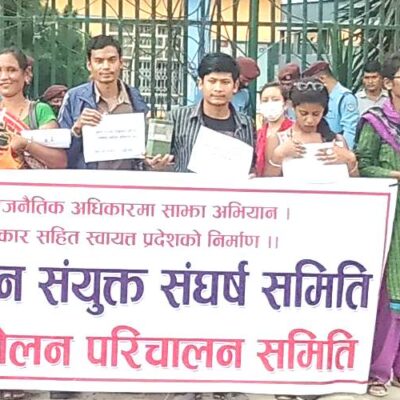 काठमाडौंको मूलसडकमा गरे थारुहरुले लालटिन लुलुश प्रदर्शन