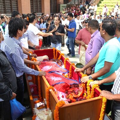 सबैलाई रुवाउँदै अस्ताए चर्चित लोकगायक खेमराज गुरुङ