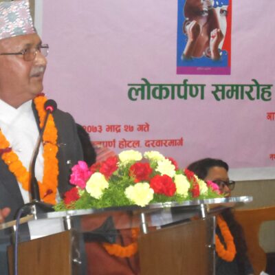 म धेरै कम भावुक हुने मान्छे हुँ, पुस्तकले भावुक बनायोः अध्यक्ष ओली