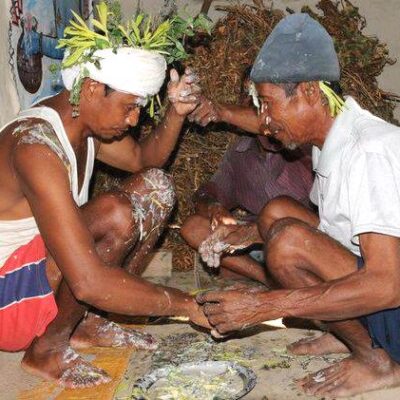 आदिबासी थारुले दशैंमा किन सेतो टीका ग्रहण गर्छन् ?