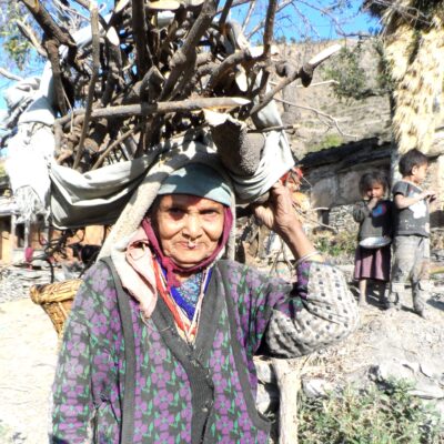 दाउराको भरमा दैनिक गुजरा गर्दैछन् कञ्चनपुरका मुक्त हलिया परिवार
