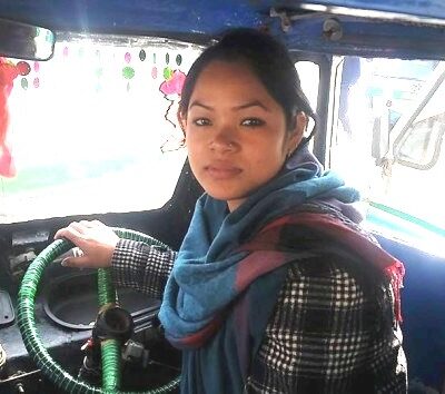 महिला टेम्पोचालकको गुनासोः यात्रुहरु टाँसिएर बस्न आउँछन्
