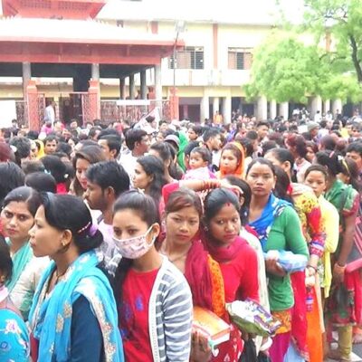 बागेश्वरी मन्दिरमा चैते दशैंको भोलिपल्ट थारु समुदायको भीडभाड