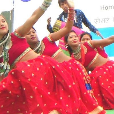 नेपालगञ्जको प्रचण्ड गर्मीमा थारु मयुर नाचले शितलता थप्यो
