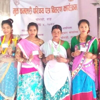 मुक्त कमलरीलाई परिचयपत्र वितरण, मन्त्री दहितले गरे शुरुवात