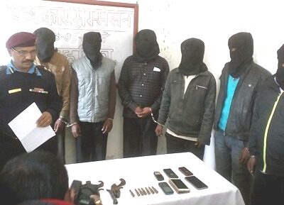 हतियारसहित छ जना भारतीय हतियारधारी युवा प्रहरी फण्डामा