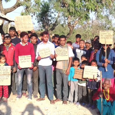 फैसलाविरुद्ध थारू यूवाहरुले कालो अबिरले होली खेल्दै विरोध जनाए