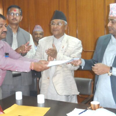 कलंकी–नागढुङ्गा सडक निर्माण ढिलाईप्रति स्थानीयको आक्रोश, मन्त्रीलाई ज्ञापनपत्र