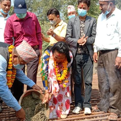 प्रदेश सभा सदस्य चुनकुमारी चौधरीद्वारा कुटी बड्याहा पुलको शिलन्यास