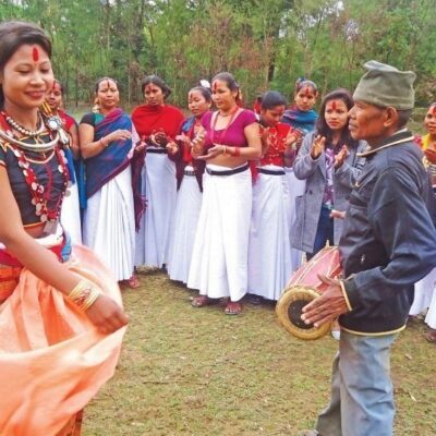 थारू बाहुल्य गाउँबस्तीमा सखिया नाचको रमझम चल्दै