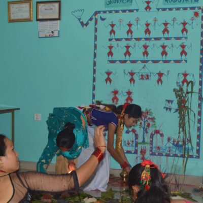 थारु वस्तीका महिलाहरुमा अस्टिम्की पर्वको रौनक, धुमधामसँग मनाइँदै